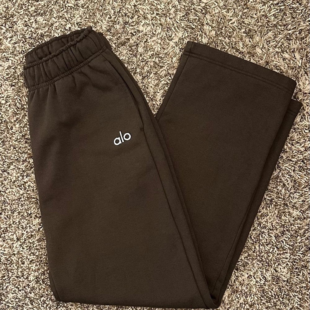 ALO Yoga Accolade Straight Leg Sweatpants